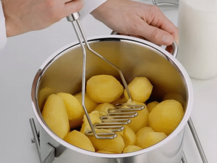 Kitchen Stainless Steel Manual Potato Masher – Wave-Shaped Kitchen Crusher for Smooth Mashed Potatoes & Vegetable Prep